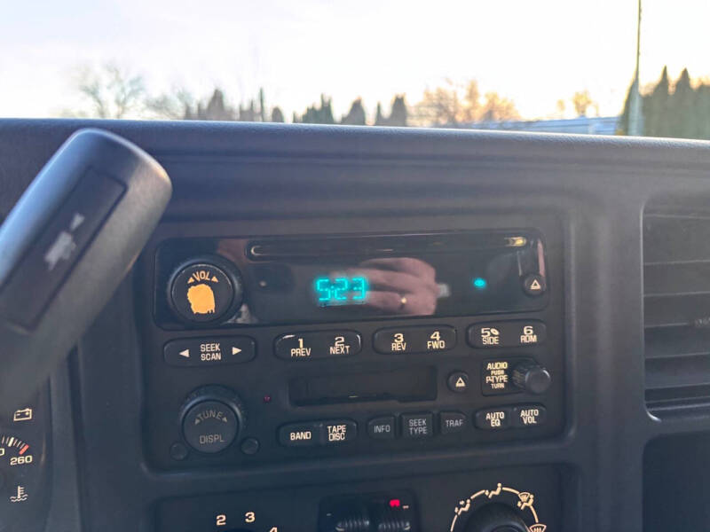 2004 Chevrolet Suburban 1500 LT