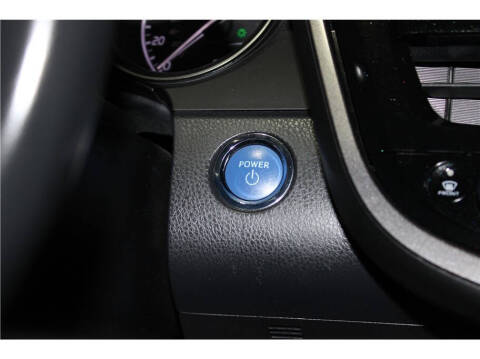 2022 Toyota Camry Hybrid SE Nightshade