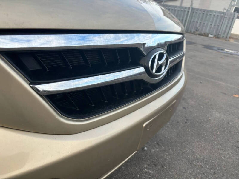 2007 Hyundai Entourage