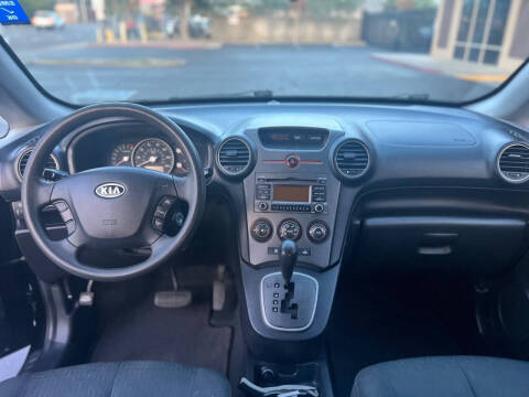 2009 Kia Rondo LX