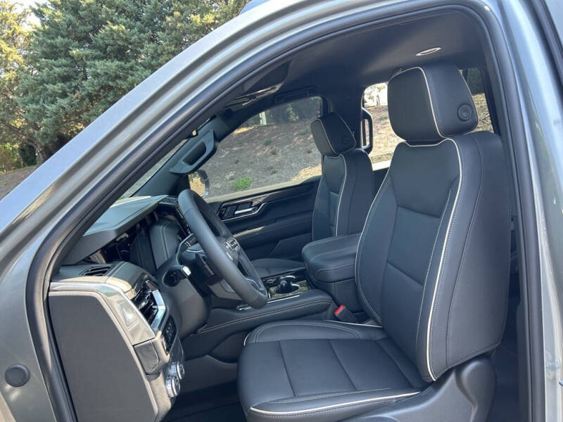 2025 GMC Yukon Elevation