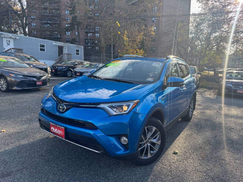 2017 Toyota RAV4 XLE photo 2