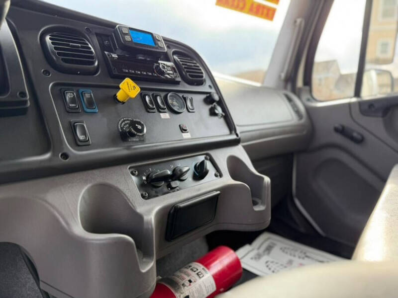 2020 Freightliner M2 106