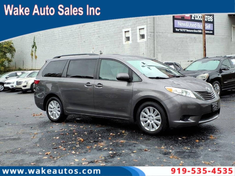 2017 Toyota Sienna LE's photo