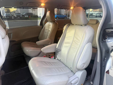 2013 Toyota Sienna XLE 8-Passenger