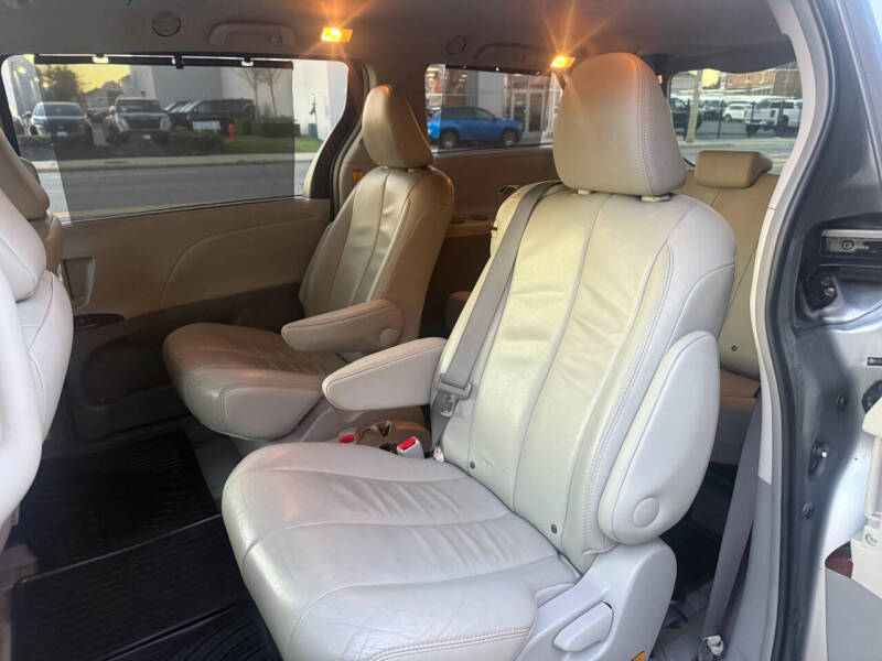 2013 Toyota Sienna XLE 8-Passenger
