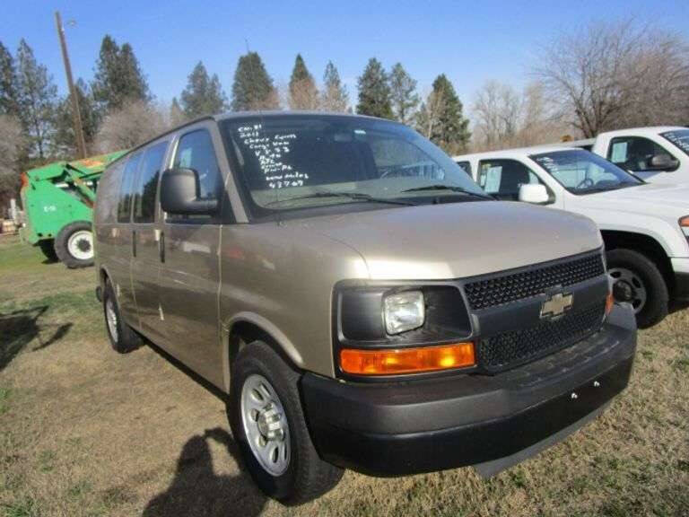 2011 Chevrolet Express Cargo Work Van's photo