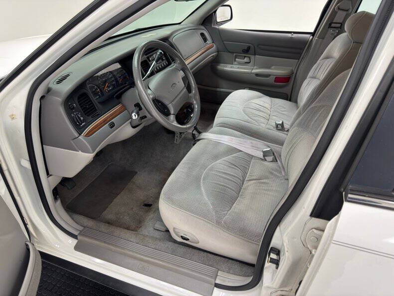 1997 Ford Crown Victoria LX