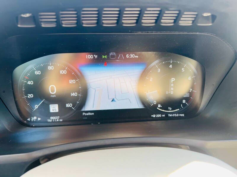 2016 Volvo XC90 T6 Momentum