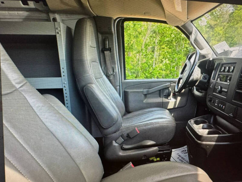 2022 Chevrolet Express 2500