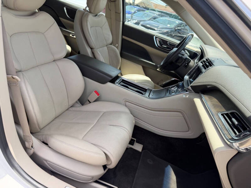 2017 Lincoln Continental Select
