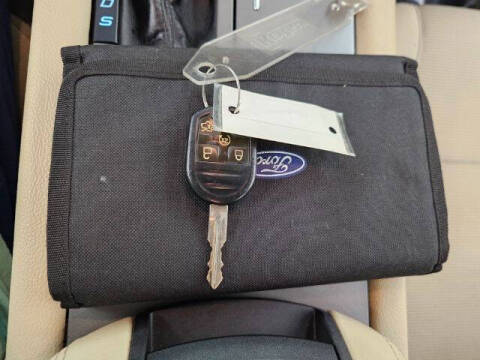 2017 Ford Taurus SEL