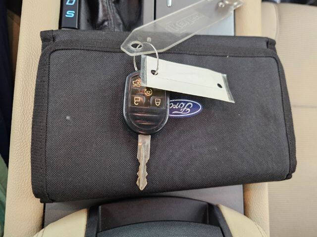 2017 Ford Taurus SEL