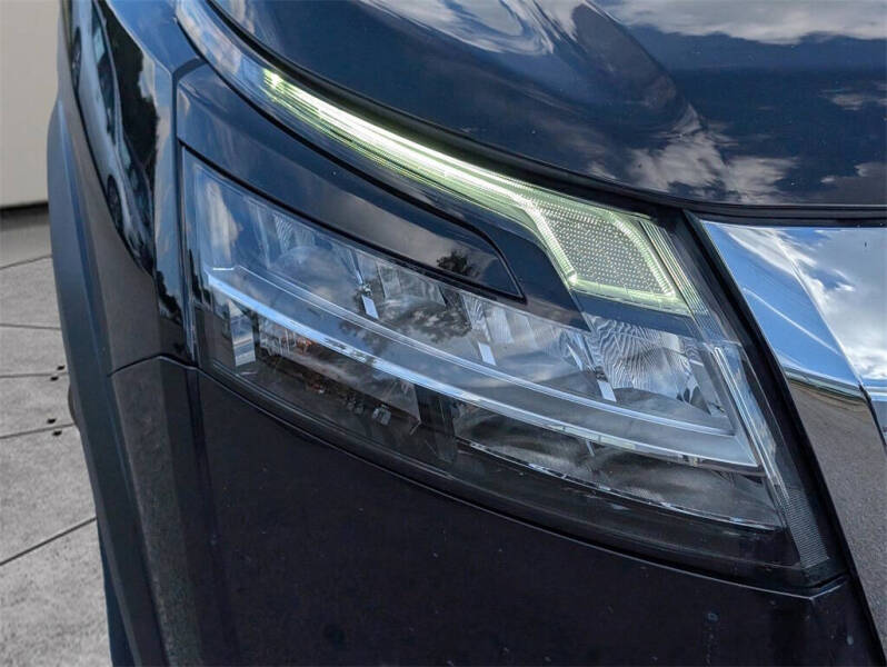 2022 Nissan Pathfinder SV