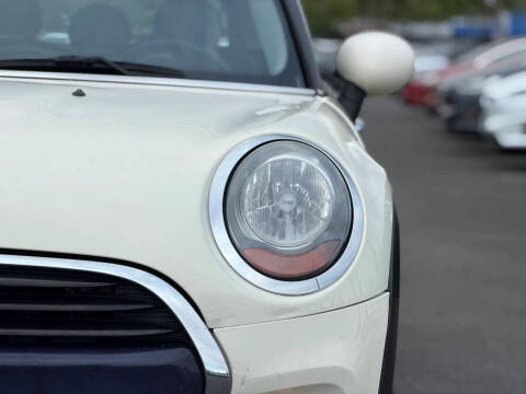 2017 MINI Hardtop 4 Door Cooper