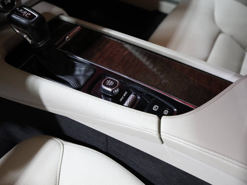 2018 Volvo S90 T5 Momentum