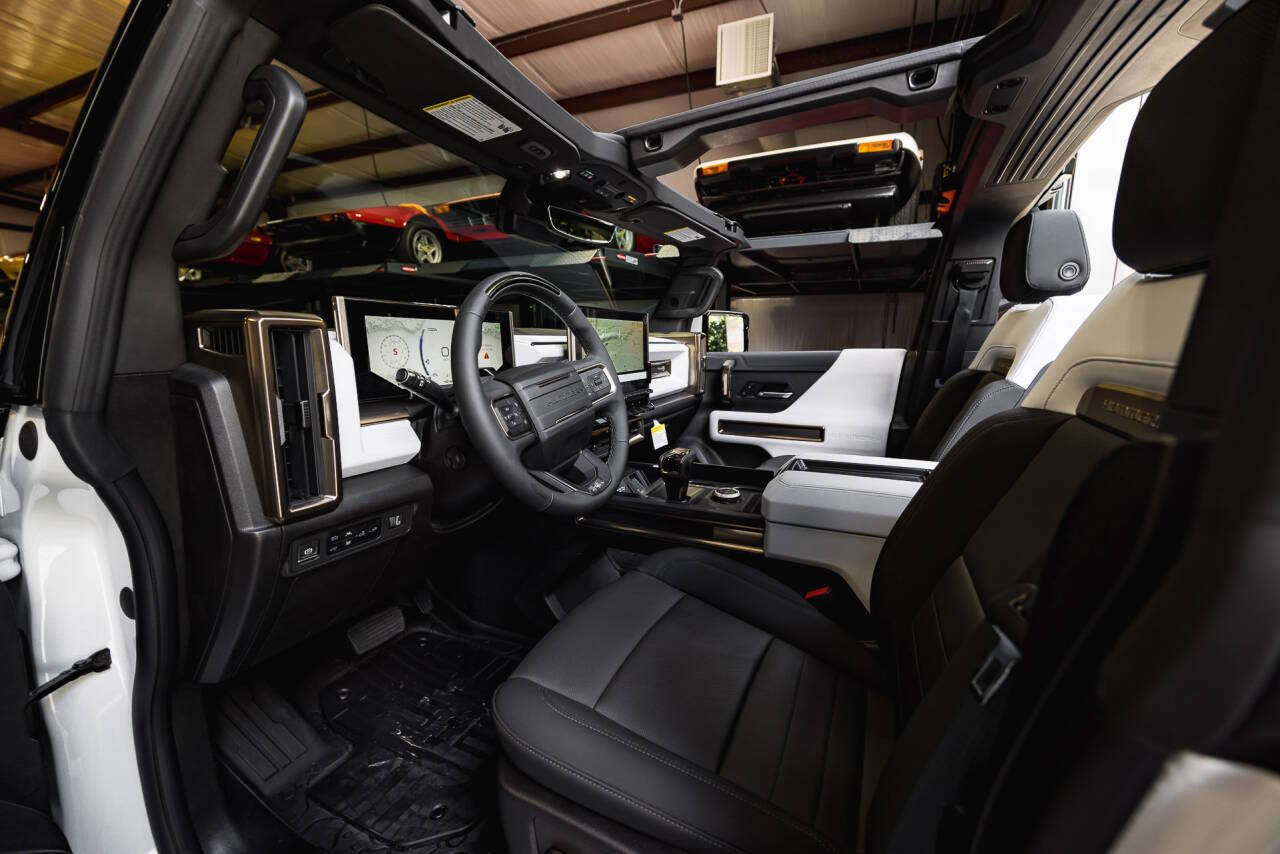 2022 GMC HUMMER EV 28