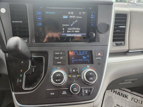 2017 Toyota Sienna LE 8-Passenger