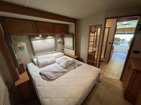 2007 Winnebago Adventurer