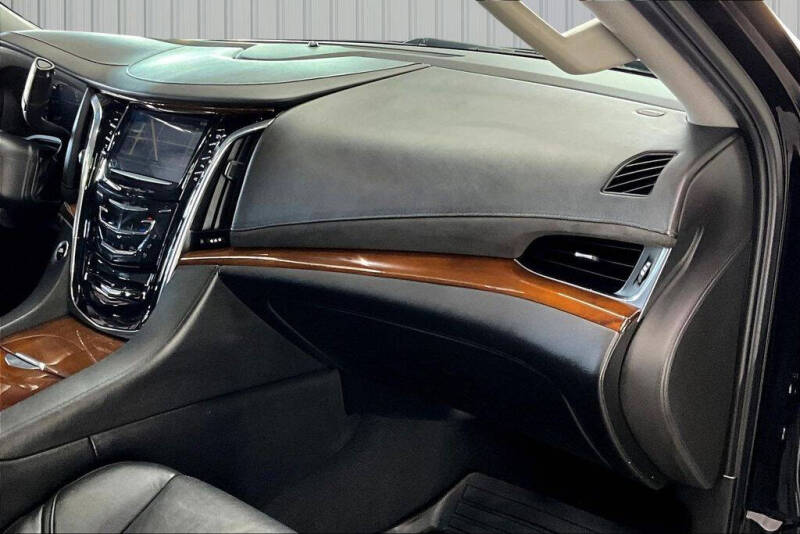 2017 Cadillac Escalade Luxury