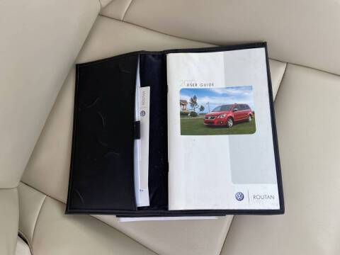 2010 Volkswagen Routan SE