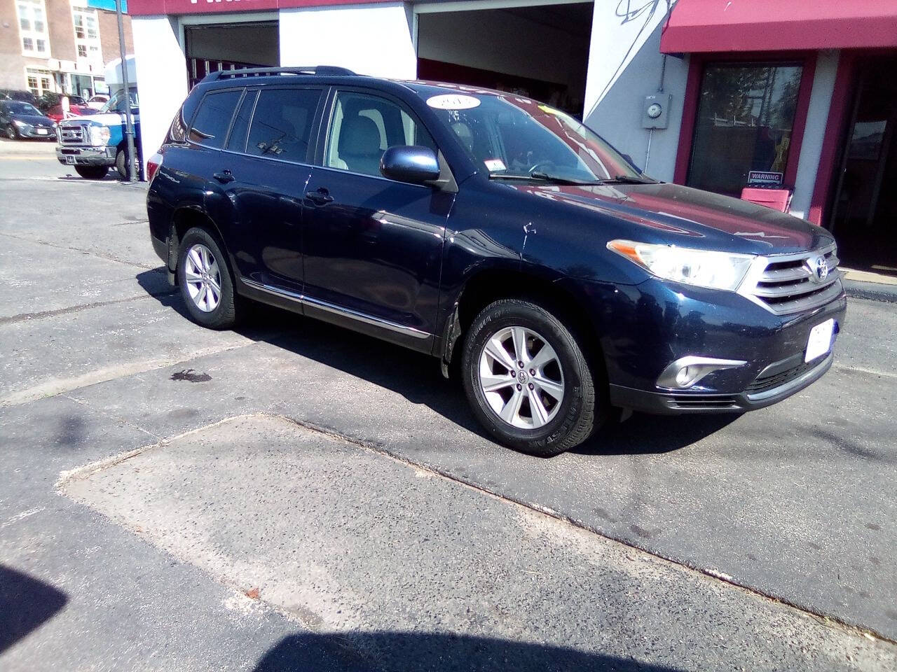 2013 Toyota Highlander for sale at Pinnacle Auto Sales in New Bedford, MA