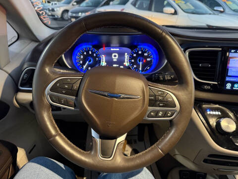 2017 Chrysler Pacifica Touring-L Plus