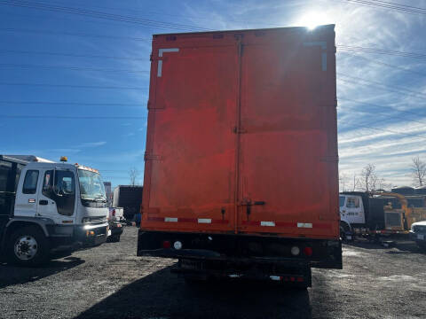 2010 Freightliner M2 106