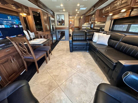 2014 Fleetwood Discovery 40e 380 Cummins Diesel, 1.5 BATH