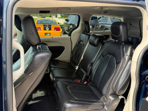 2022 Chrysler Pacifica Touring L