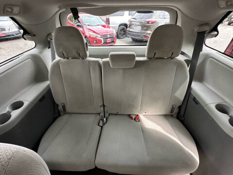 2012 Toyota Sienna LE 8-Passenger