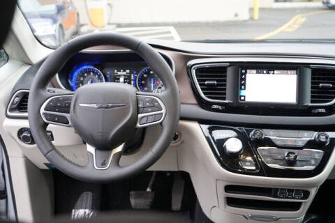 2024 Chrysler Voyager LX