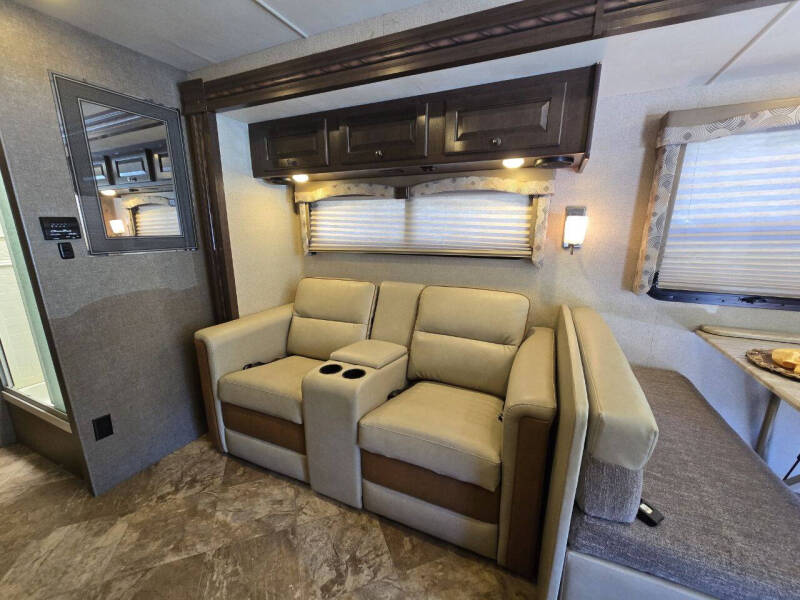 2017 Thor Motor Coach Windsport