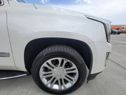 2017 Cadillac Escalade Standard