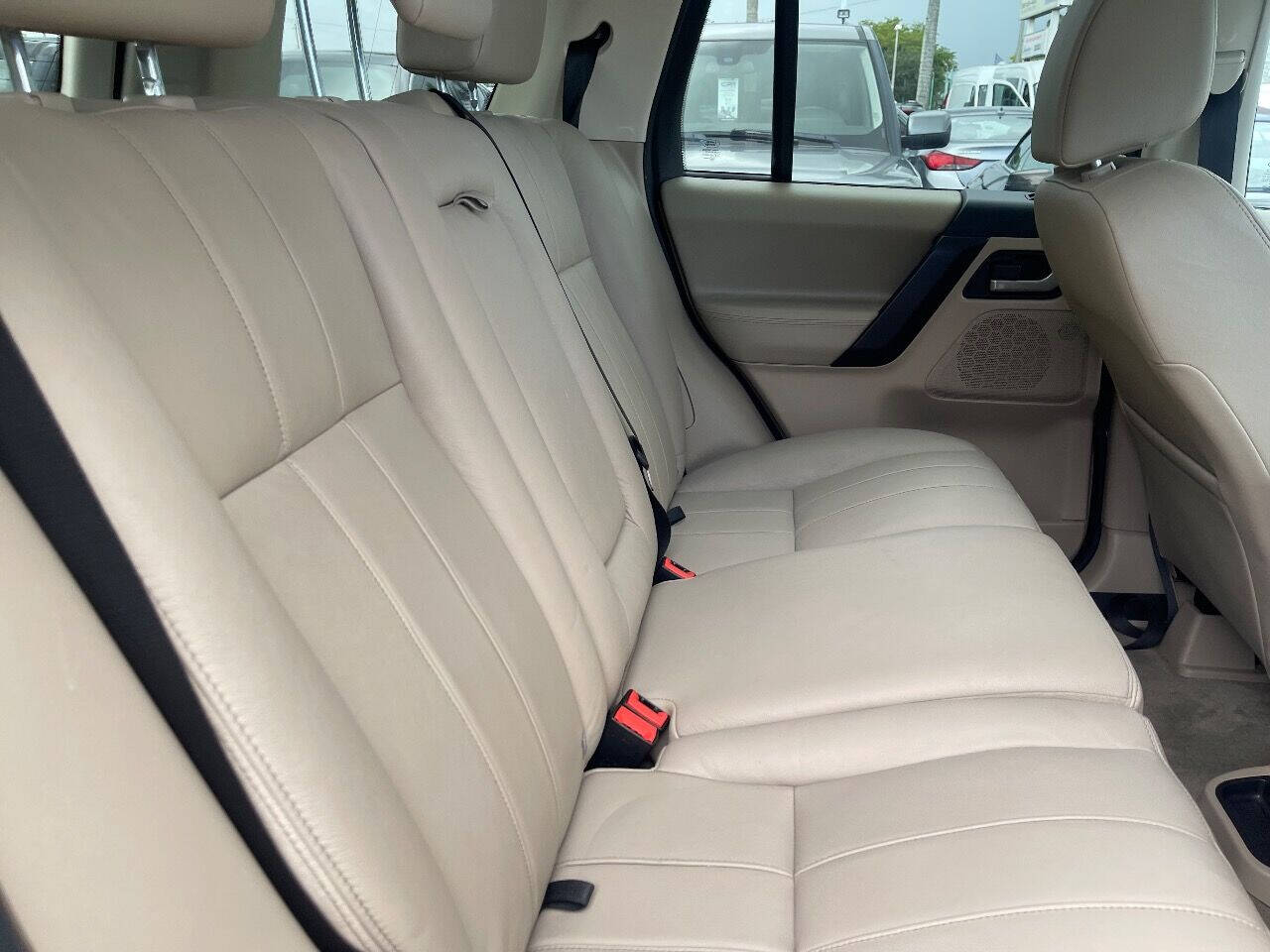 2013 LAND ROVER LR2 SUV / Crossover - $9,700