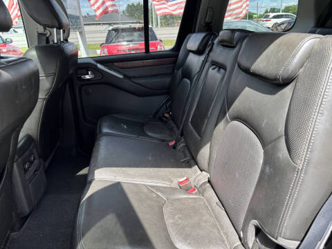 2011 Nissan Pathfinder LE