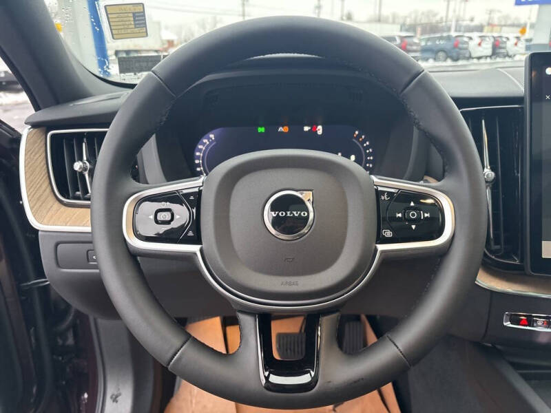 2026 Volvo XC60 B5 Plus