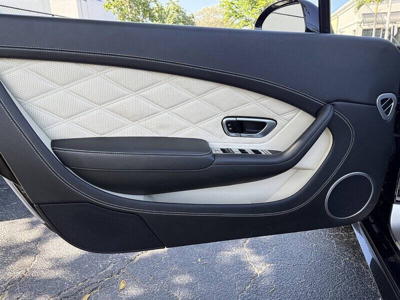 2014 Bentley Continental 29