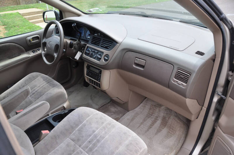 2002 Toyota Sienna LE