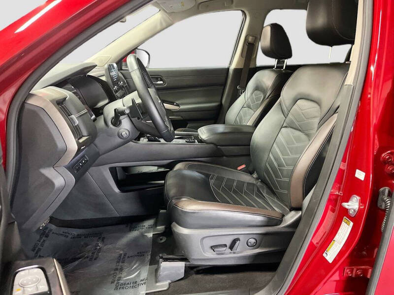 2023 Nissan Pathfinder Platinum