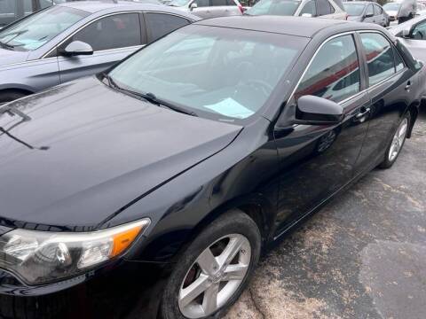 2014 Toyota Camry for sale at LAKE CITY AUTO SALES in Forest Park GA