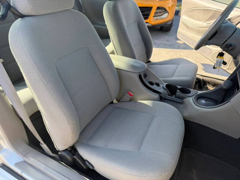 2000 Ford Mustang