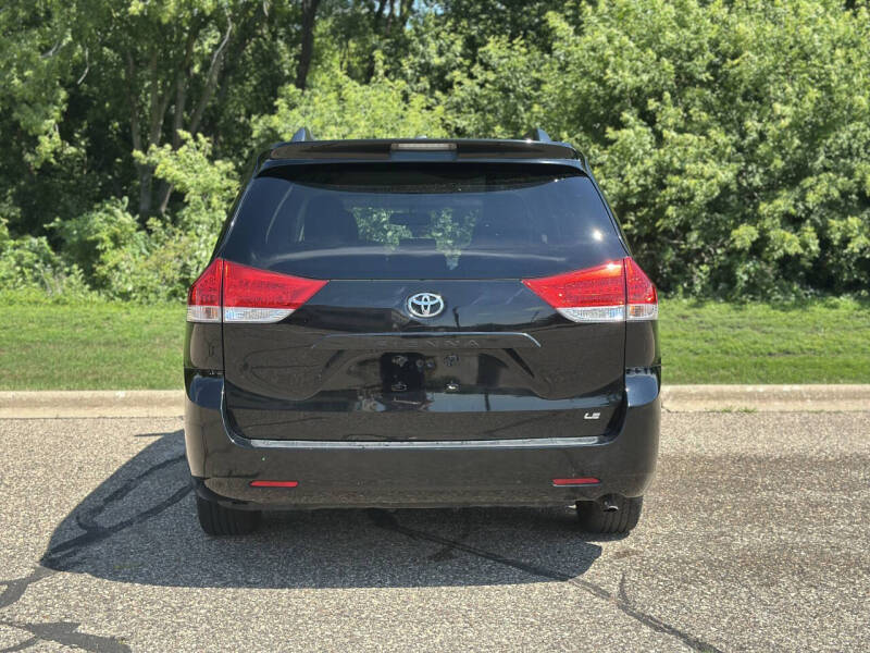 2013 Toyota Sienna LE 8-Passenger