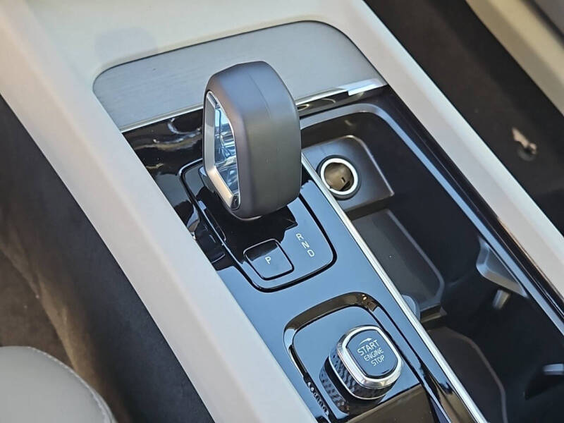 2025 Volvo XC60 B5 Plus Dark Theme