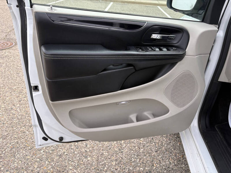 2016 Dodge Grand Caravan SXT Plus