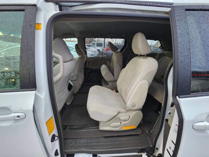 2012 Toyota Sienna LE 7-Passenger