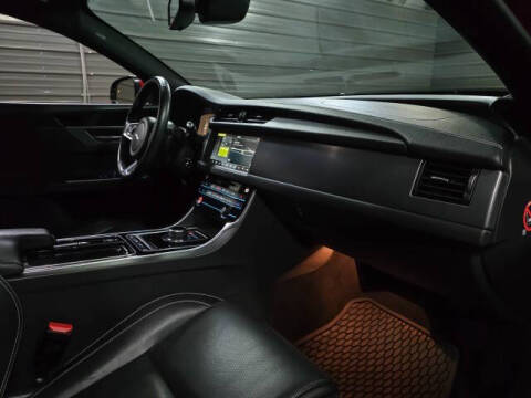 2017 Jaguar XF 35t R-Sport