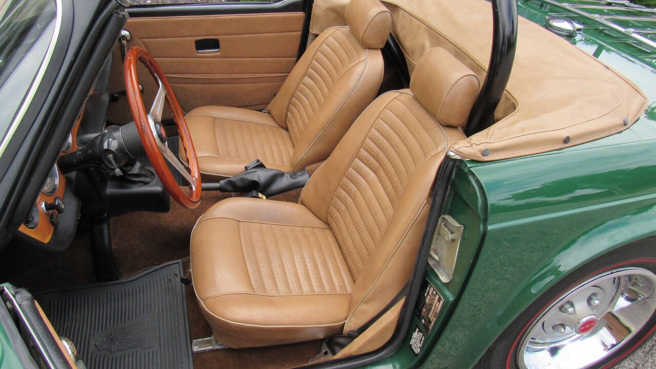 1976 Triumph TR6 8