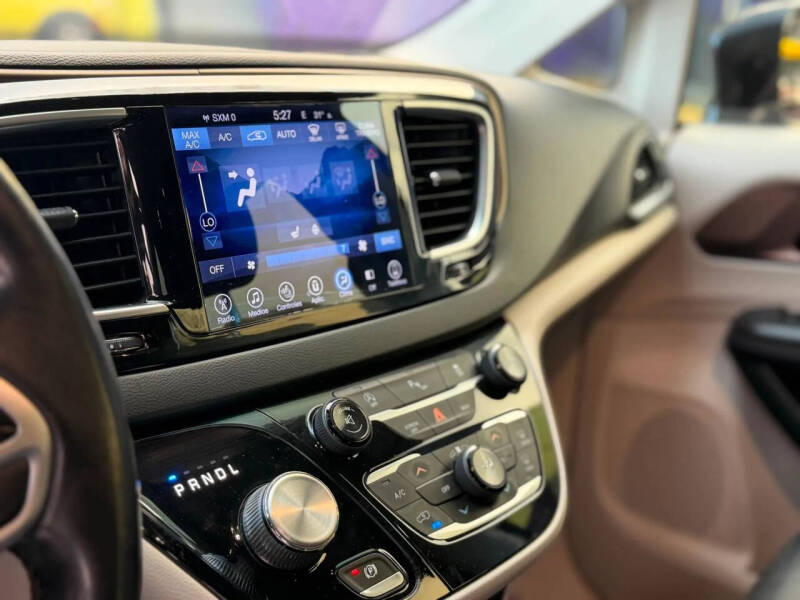 2017 Chrysler Pacifica Touring-L Plus