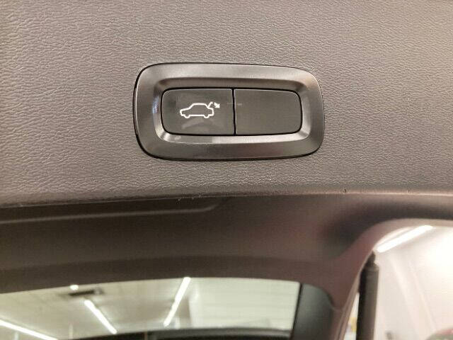 2019 Volvo XC40 T5 R-Design